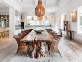 Najlepsze stoły z recyklingowanego drewna do wnętrz minimalistycznych